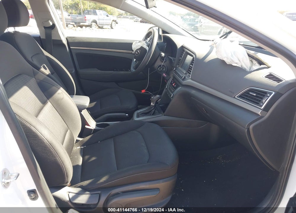 2018 HYUNDAI ELANTRA SEL VIN: 5NPD84LF8JH302366