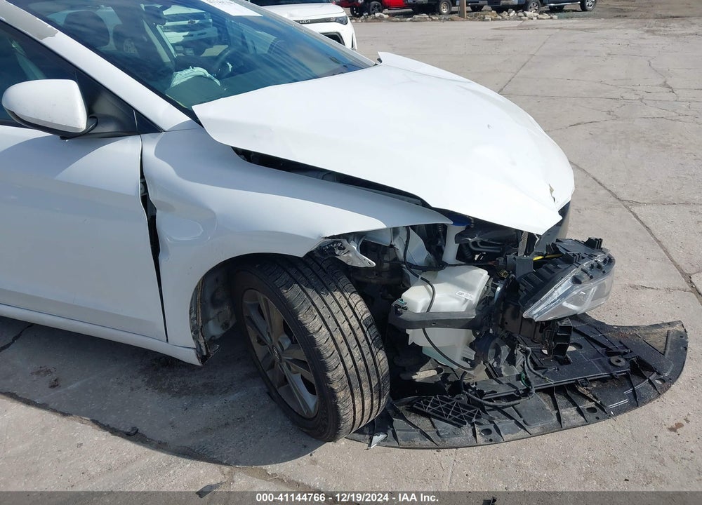 2018 HYUNDAI ELANTRA SEL VIN: 5NPD84LF8JH302366