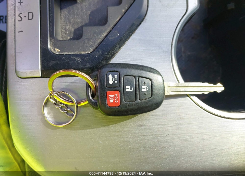 2012 TOYOTA CAMRY SE VIN: 4T1BF1FK1CU012821