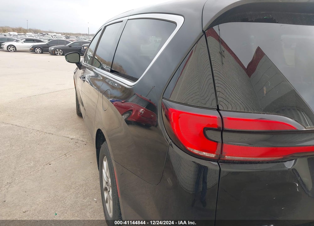2024 CHRYSLER PACIFICA TOURING L VIN: 2C4RC1BG6RR151829