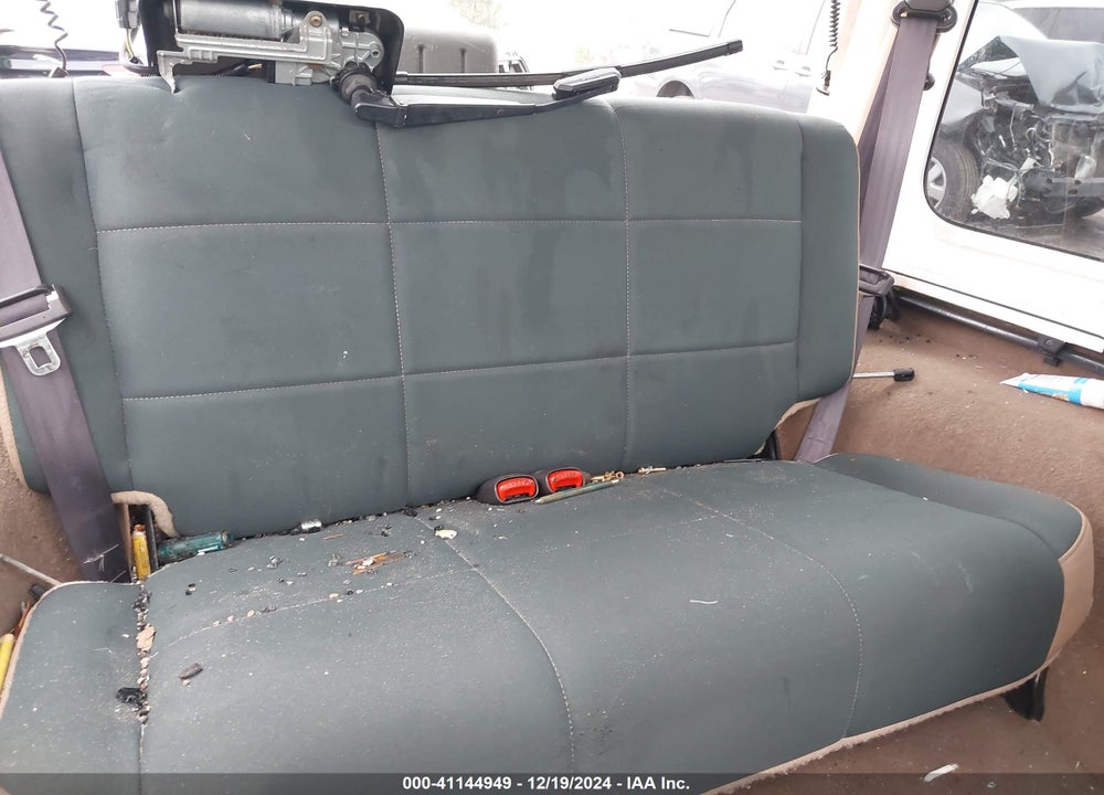 2002 JEEP WRANGLER SAHARA VIN: 1J4FA59S02P714577