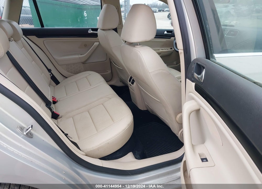 2010 VOLKSWAGEN JETTA VIN: 3VWTL7AJ2AM655731