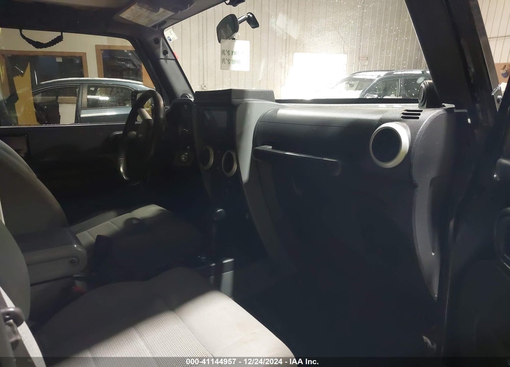 2008 JEEP WRANGLER UNLIMITED SAHARA VIN: 1J4GA59138L598688