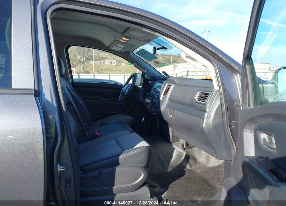 2017 NISS TITAN XD S CREW CAB VIN: 1N6AA1F36HN519221