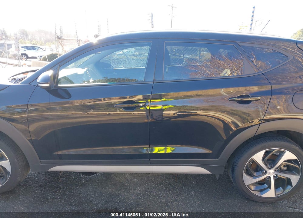 2017 HYUNDAI TUCSON SPORT VIN: KM8J33A24HU551285