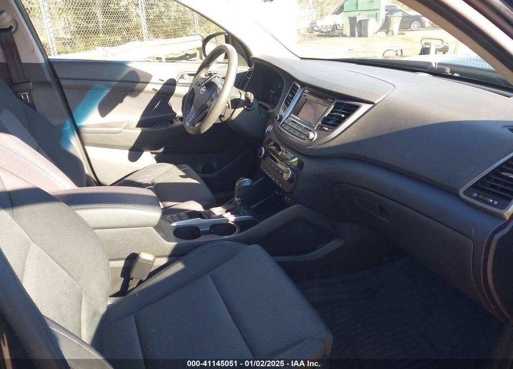 2017 HYUNDAI TUCSON SPORT VIN: KM8J33A24HU551285