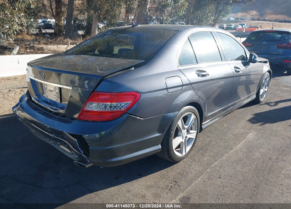 2011 MERCEDES-BENZ C 300 LUXURY/SPORT VIN: WDDGF5EB4BR136043
