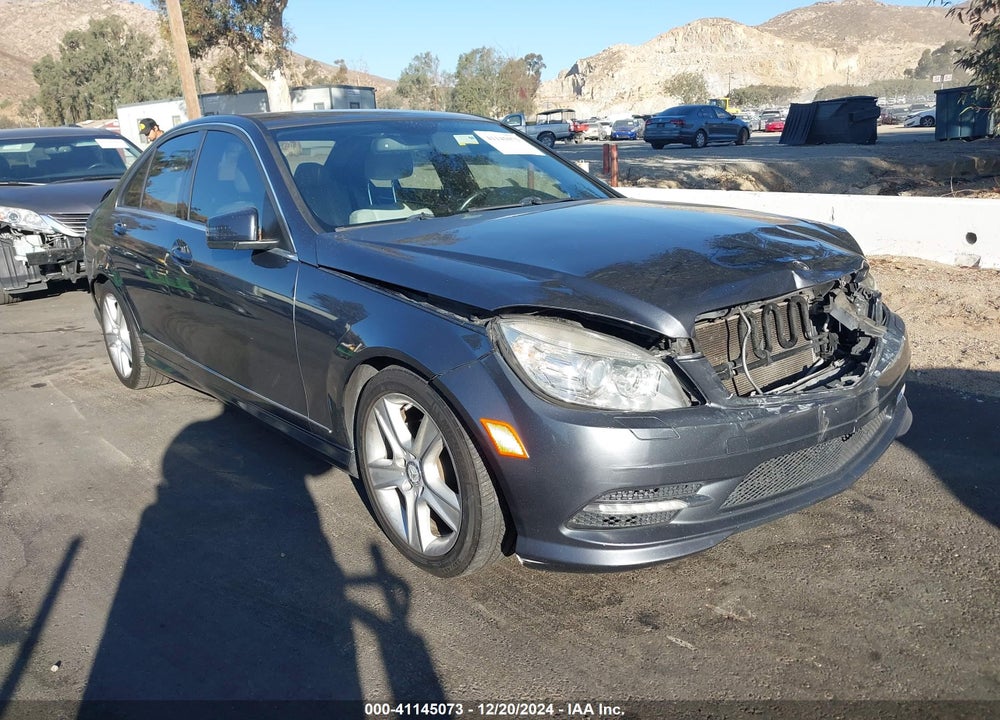 2011 MERCEDES-BENZ C 300 LUXURY/SPORT VIN: WDDGF5EB4BR136043
