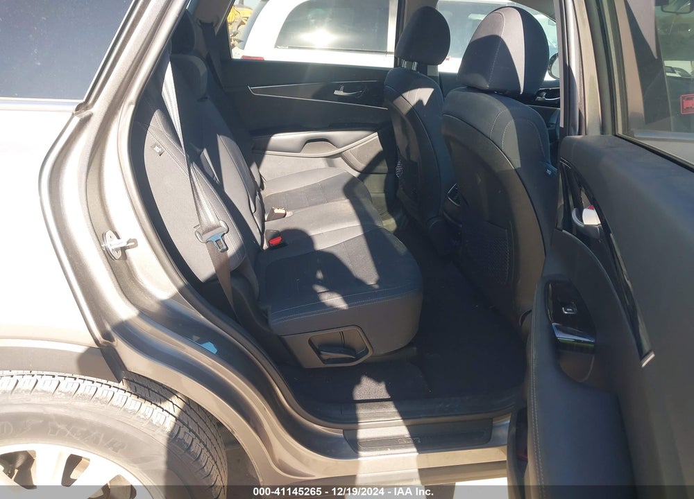 2019 KIA SORENTO 3.3L LX VIN: 5XYPG4A58KG475730