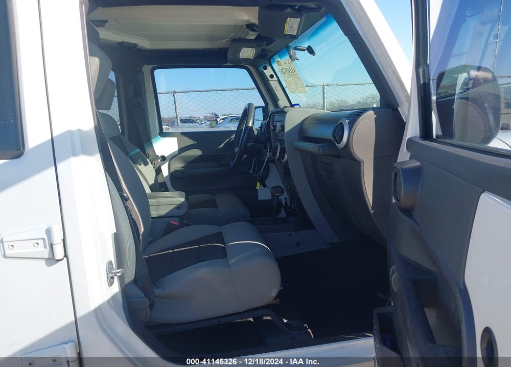 2010 JEEP WRANGLER UNLIMITED SAHARA VIN: 1J4BB5H11AL216365