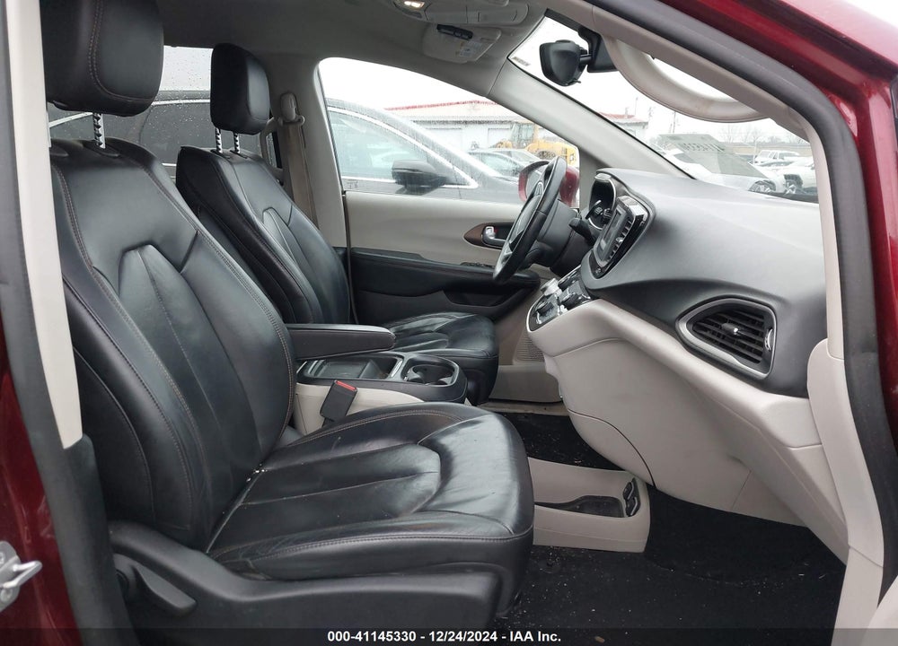 2017 CHRYSLER PACIFICA TOURING L VIN: 2C4RC1BG8HR642160