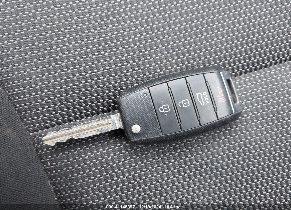 2017 KIA FORTE VIN: 3KPFK4A73HE059201