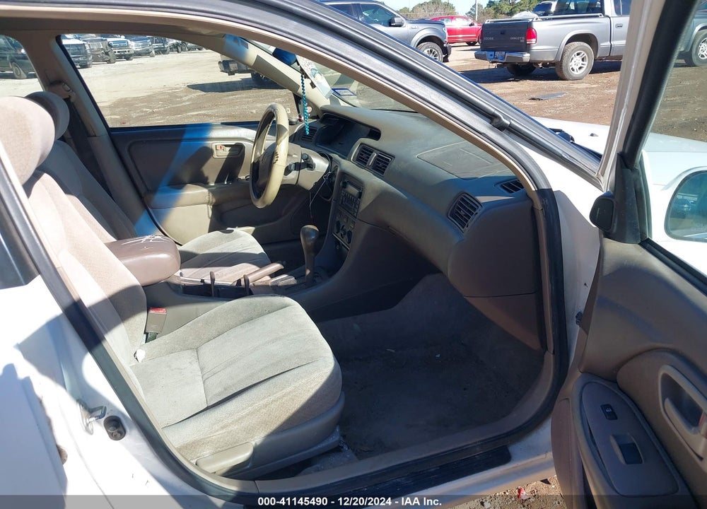2000 TOYOTA CAMRY LE VIN: JT2BG22K6Y0488552