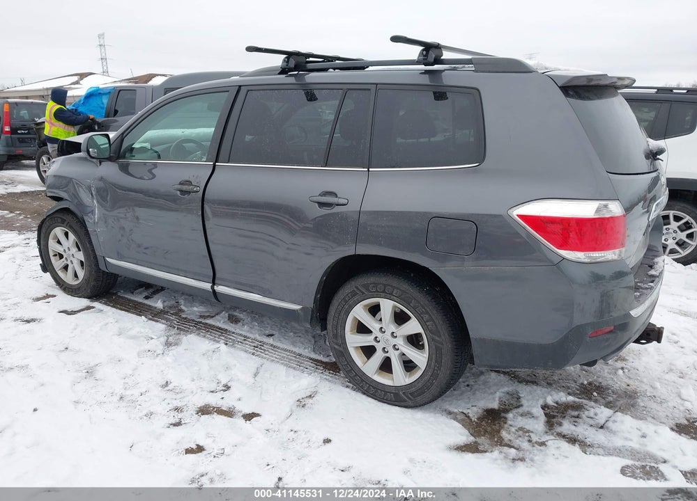 2013 TOYOTA HIGHLANDER PLUS/SE VIN: 5TDBK3EHXDS250044