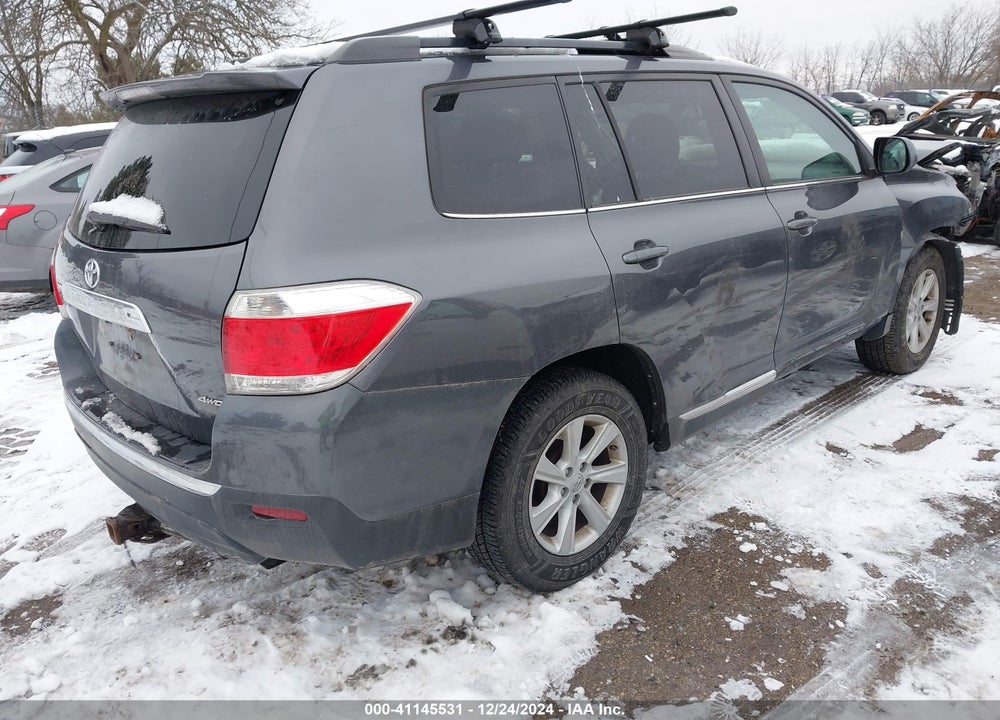 2013 TOYOTA HIGHLANDER PLUS/SE VIN: 5TDBK3EHXDS250044