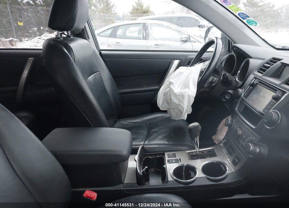 2013 TOYOTA HIGHLANDER PLUS/SE VIN: 5TDBK3EHXDS250044