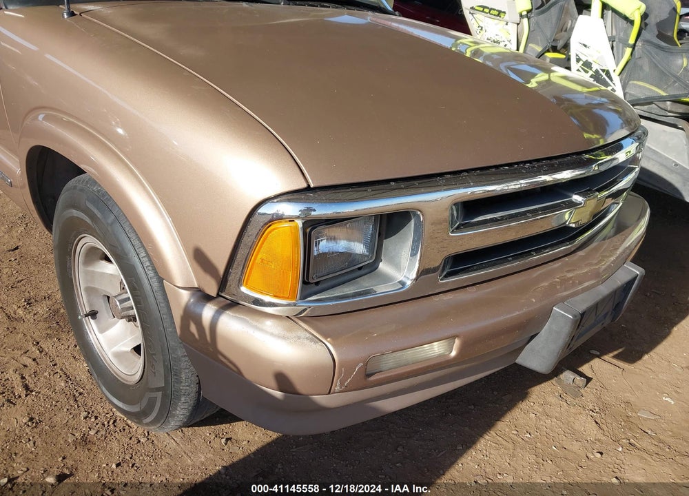 1997 CHEVROLET S-10 LS FLEETSIDE VIN: 1GCCS1940VK128009