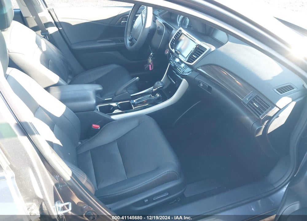 2017 HONDA ACCORD EX-L VIN: 1HGCR2F82HA256482