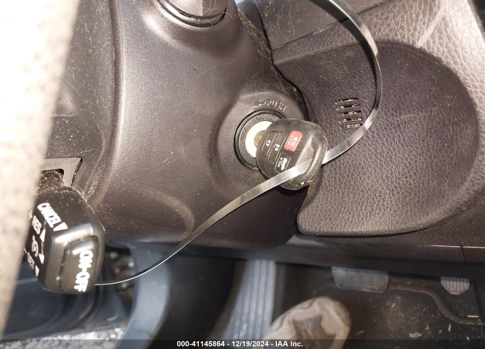 2015 TOYOTA COROLLA LE VIN: 5YFBURHE2FP264238