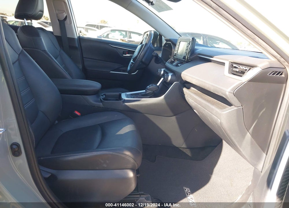 2019 TOYOTA RAV4 XLE PREMIUM VIN: JTMC1RFV5KD516903