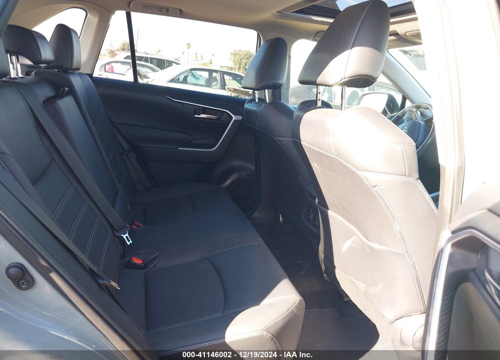 2019 TOYOTA RAV4 XLE PREMIUM VIN: JTMC1RFV5KD516903