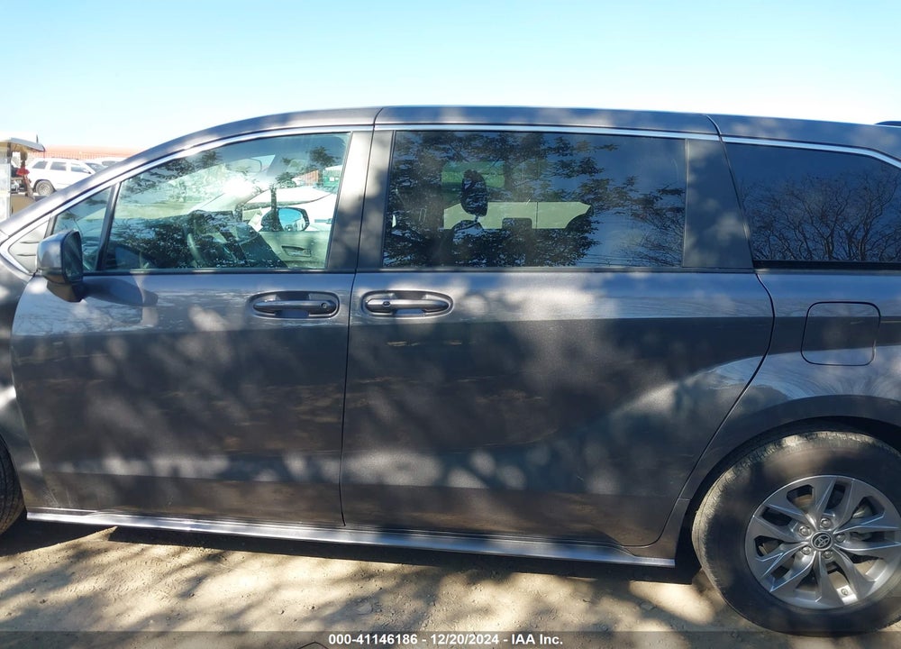 2024 TOYOTA SIENNA LE VIN: 5TDKRKEC6RS198963
