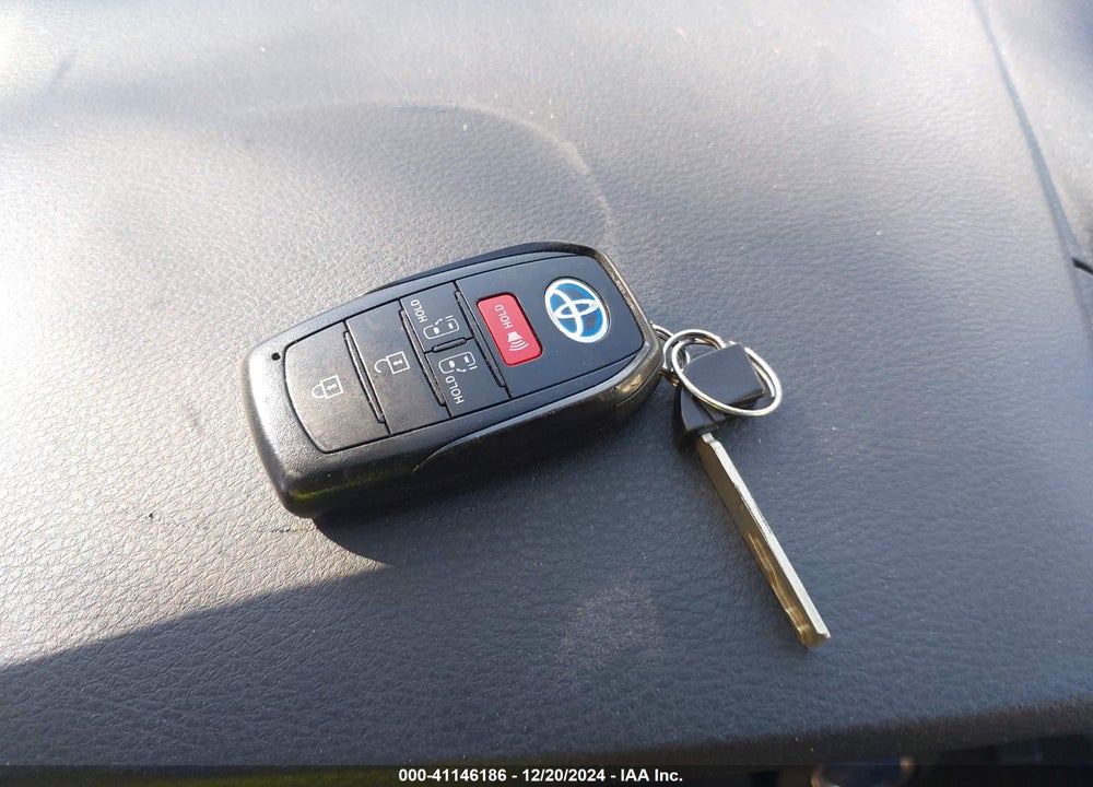 2024 TOYOTA SIENNA LE VIN: 5TDKRKEC6RS198963