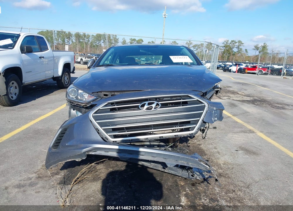 2018 HYUNDAI ELANTRA VIN: 5NPD84LF4JH256518