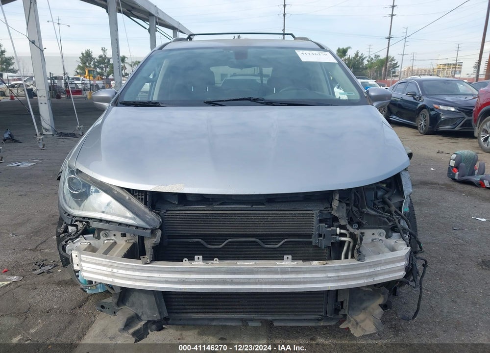 2018 CHRYSLER PACIFICA TOURING L VIN: 2C4RC1BG5JR269343
