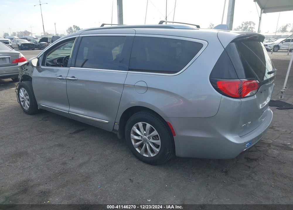 2018 CHRYSLER PACIFICA TOURING L VIN: 2C4RC1BG5JR269343