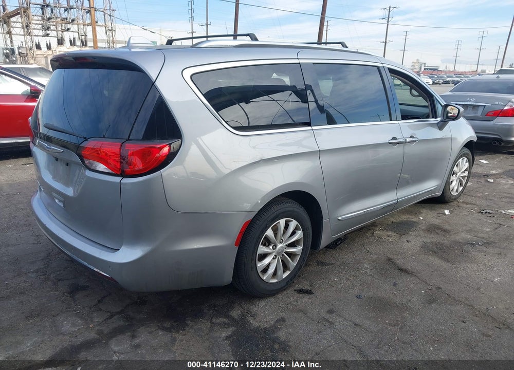 2018 CHRYSLER PACIFICA TOURING L VIN: 2C4RC1BG5JR269343