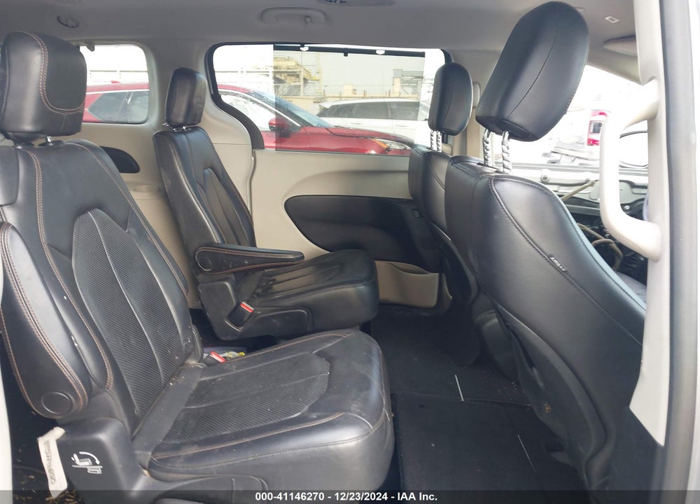 2018 CHRYSLER PACIFICA TOURING L VIN: 2C4RC1BG5JR269343