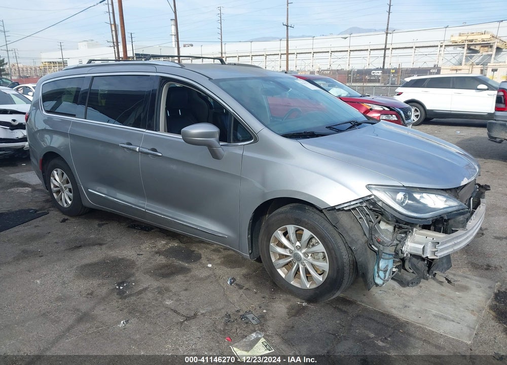 2018 CHRYSLER PACIFICA TOURING L VIN: 2C4RC1BG5JR269343
