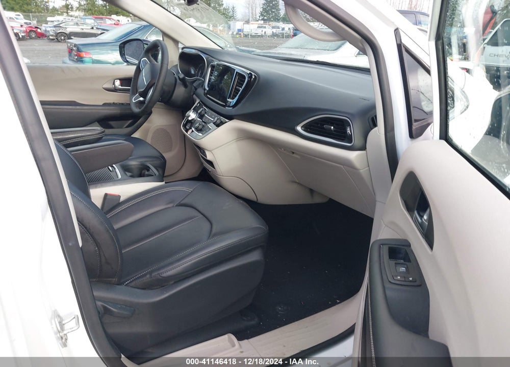 2024 CHRYSLER PACIFICA TOURING L VIN: 2C4RC1BG3RR120361