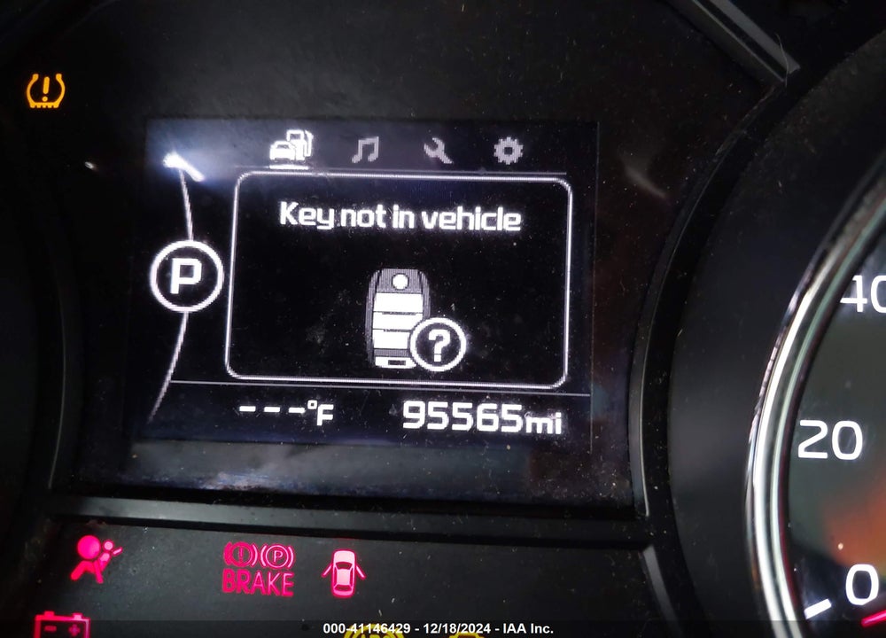 2017 KIA SEDONA LX VIN: KNDMB5C11H6246674