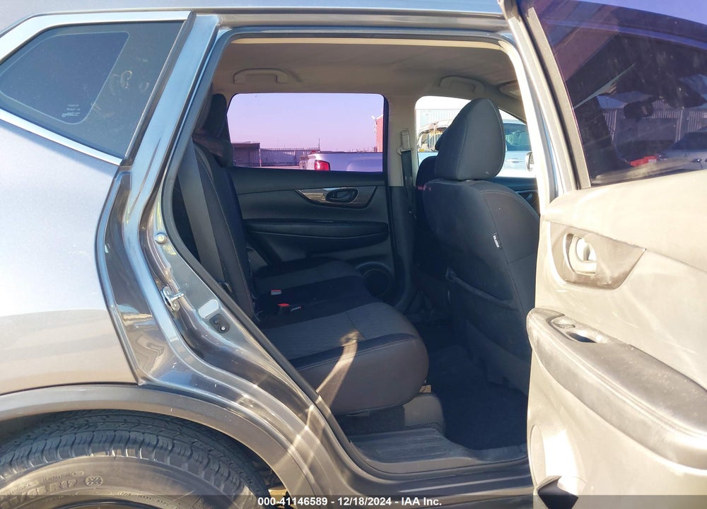 2019 NISSAN ROGUE S VIN: 5N1AT2MT5KC755735