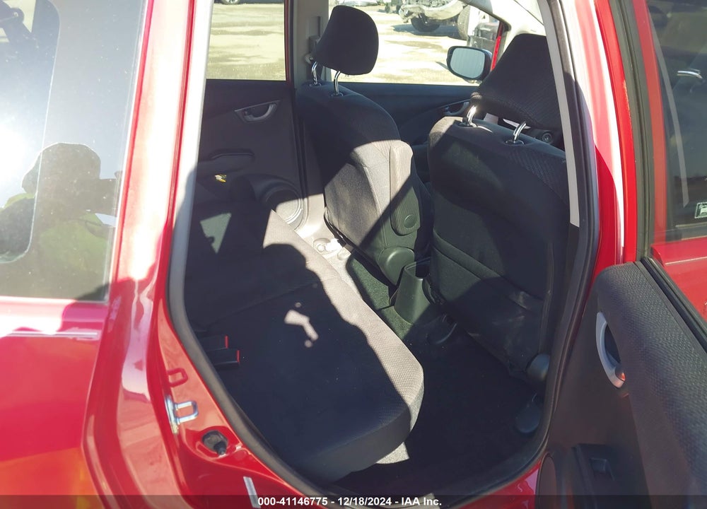 2013 HONDA FIT VIN: JHMGE8H55DC026532