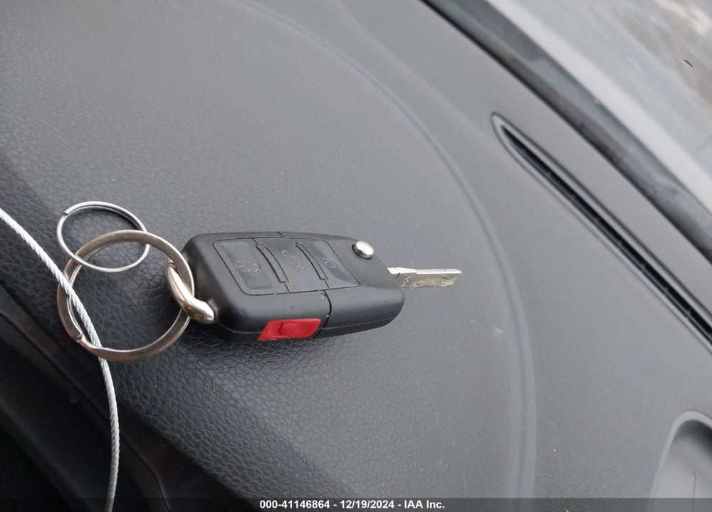 2010 VOLKSWAGEN TIGUAN S VIN: WVGAV7AX7AW000968