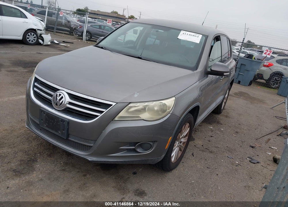 2010 VOLKSWAGEN TIGUAN S VIN: WVGAV7AX7AW000968