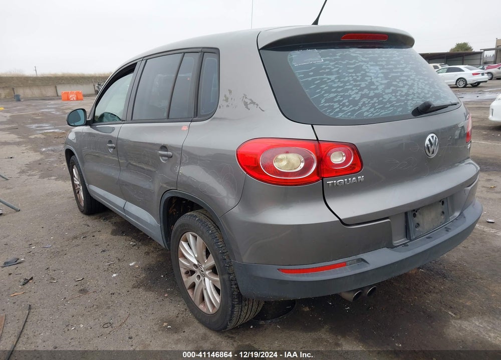 2010 VOLKSWAGEN TIGUAN S VIN: WVGAV7AX7AW000968