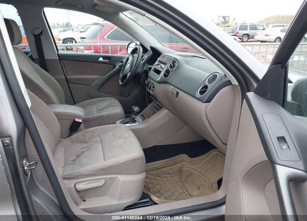 2010 VOLKSWAGEN TIGUAN S VIN: WVGAV7AX7AW000968