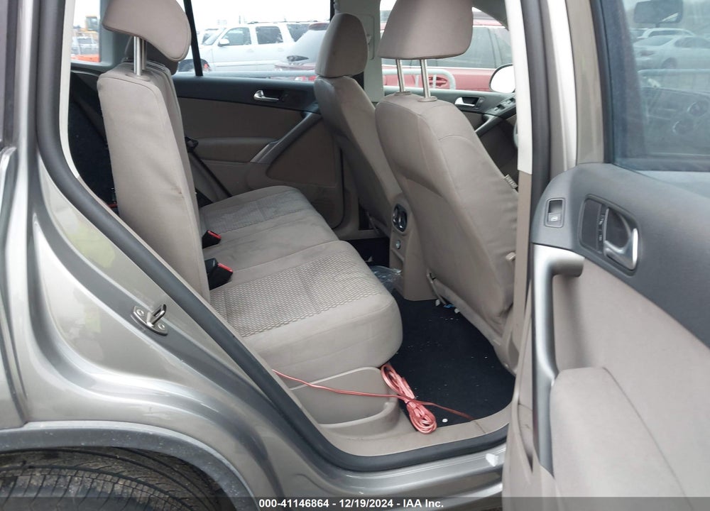 2010 VOLKSWAGEN TIGUAN S VIN: WVGAV7AX7AW000968