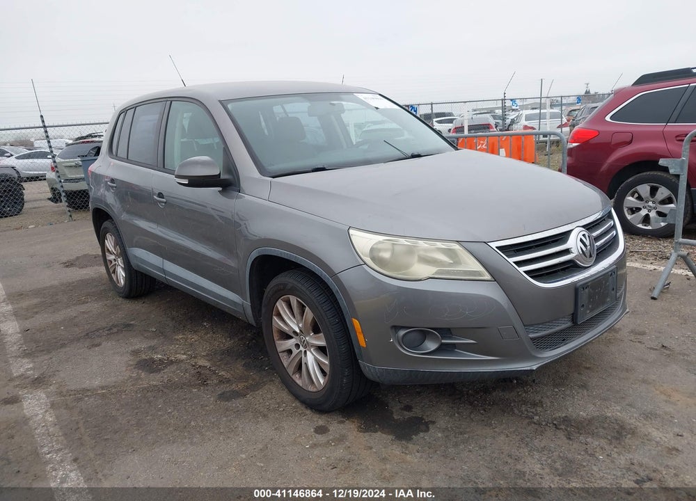 2010 VOLKSWAGEN TIGUAN S VIN: WVGAV7AX7AW000968