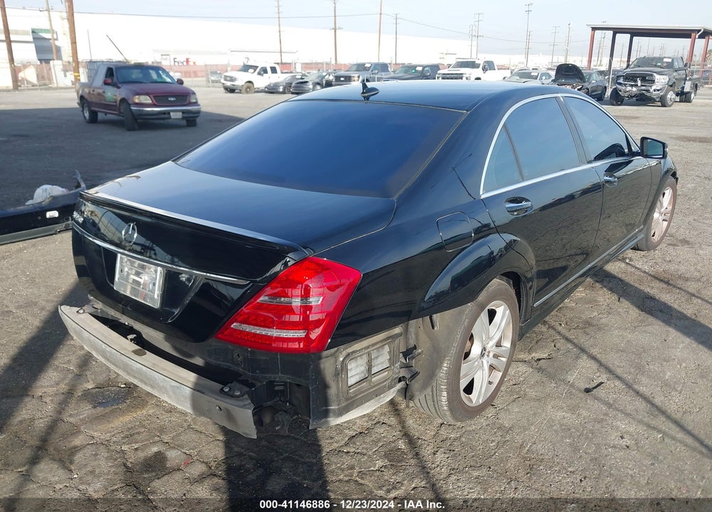 2010 MERCEDES-BENZ S 550 VIN: WDDNG7BB7AA342023