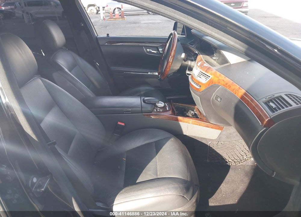 2010 MERCEDES-BENZ S 550 VIN: WDDNG7BB7AA342023