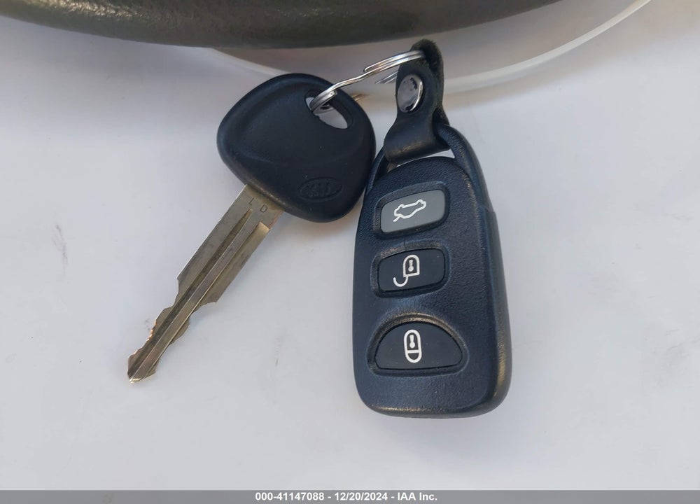 2008 KIA SPECTRA EX VIN: KNAFE122085581026