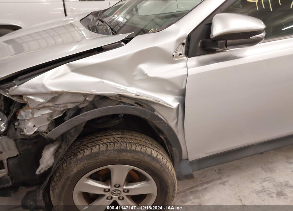 2015 TOYOTA RAV4 XLE VIN: 2T3WFREV9FW133488