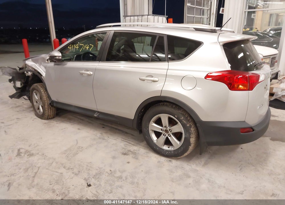 2015 TOYOTA RAV4 XLE VIN: 2T3WFREV9FW133488