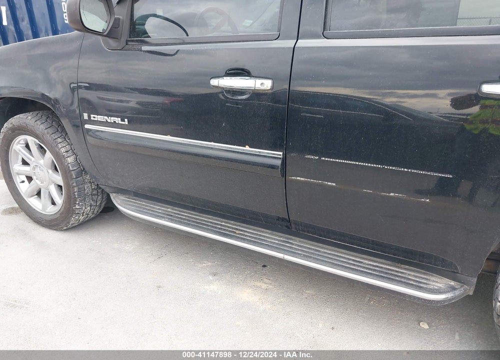 2008 GMC YUKON DENALI VIN: 1GKFK63858J182829
