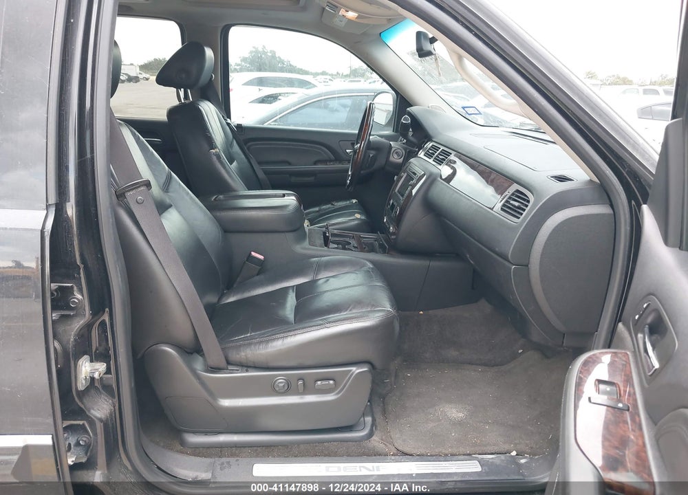 2008 GMC YUKON DENALI VIN: 1GKFK63858J182829